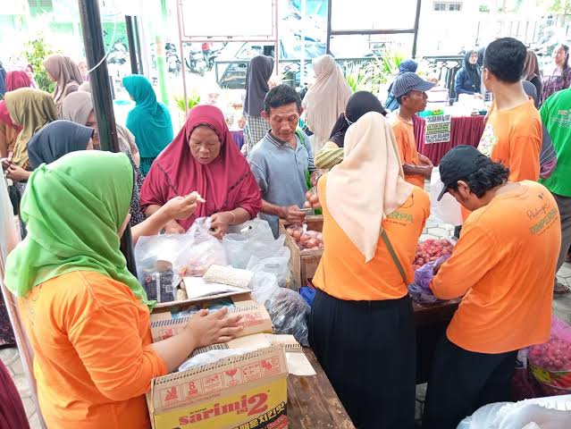 Dinas Pertanian Kota Bitung Gelar Acara Berbagi Sembako Untuk Warga Jelang Hari Raya Idul Fitri